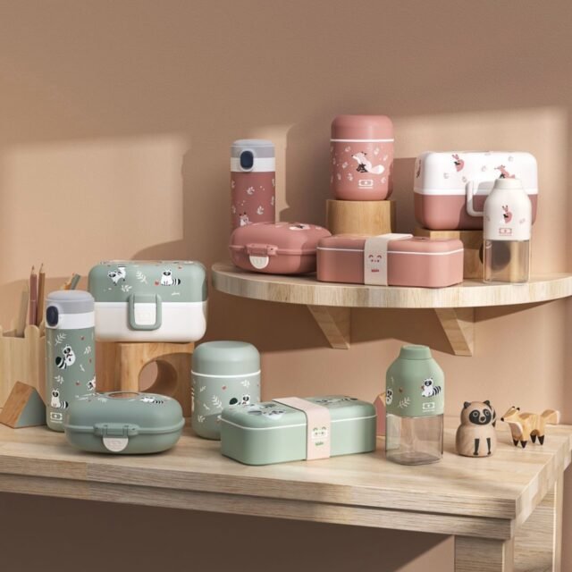 Lunches just got an upgrade. 

From lunch boxes to food jars and water bottles, our matching collections make every school day a little more beautiful.